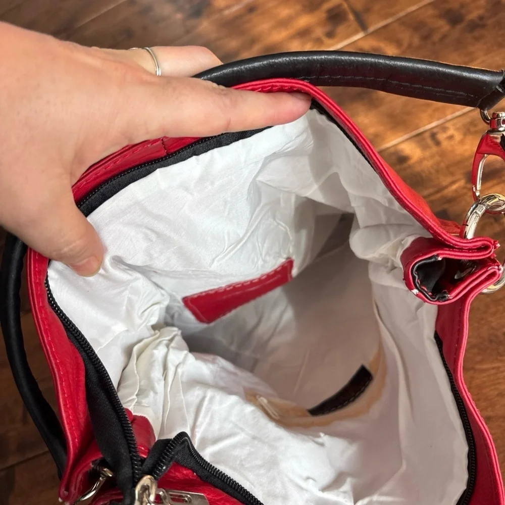 Elegant Red and Black Leather Shoulder Bag